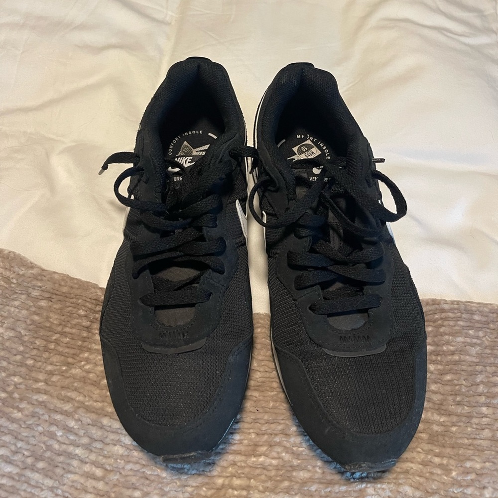 Nike men’s venture runner sneaker size 10